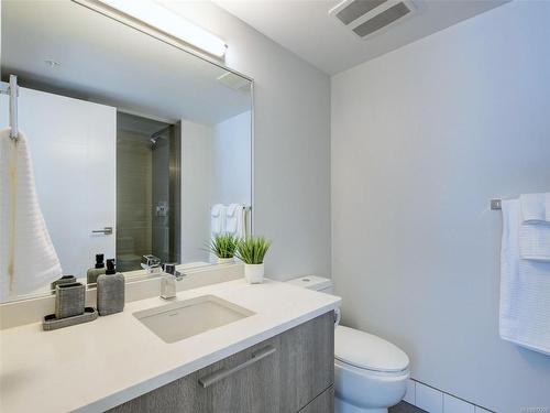 705-960 Yates St, Victoria, BC - Indoor Photo Showing Bathroom