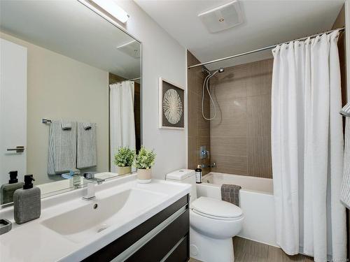 705-960 Yates St, Victoria, BC - Indoor Photo Showing Bathroom