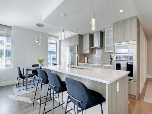 705-960 Yates St, Victoria, BC - Indoor Photo Showing Kitchen With Upgraded Kitchen