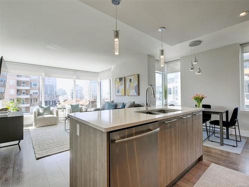 705-960 Yates St, Victoria, BC - Indoor Photo Showing Kitchen With Double Sink With Upgraded Kitchen