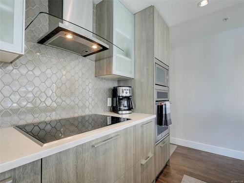 705-960 Yates St, Victoria, BC - Indoor Photo Showing Kitchen