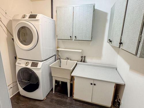 Upper-133 Cavell Ave, Hamilton, ON - Indoor Photo Showing Laundry Room