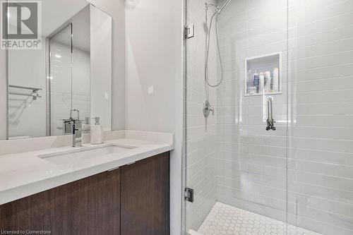 4 Wilings Lane, Hamilton, ON - Indoor Photo Showing Bathroom