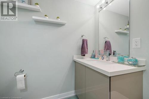 4 Wilings Lane, Hamilton, ON - Indoor Photo Showing Bathroom