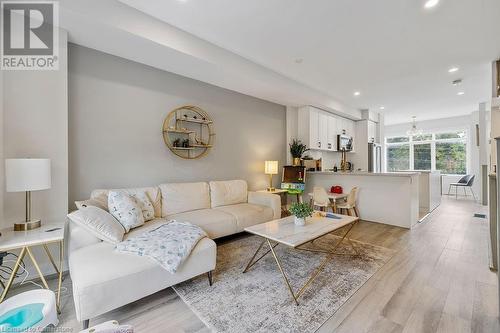 4 Wilings Lane, Hamilton, ON - Indoor Photo Showing Living Room