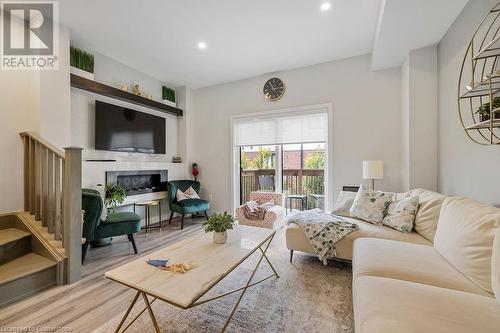 4 Wilings Lane, Hamilton, ON - Indoor Photo Showing Living Room