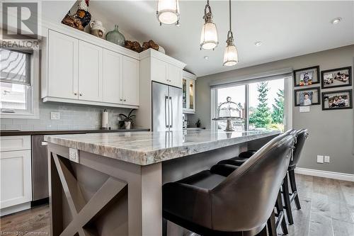 487 Eaglewood Drive, Hamilton, ON - Indoor Photo Showing Kitchen With Upgraded Kitchen