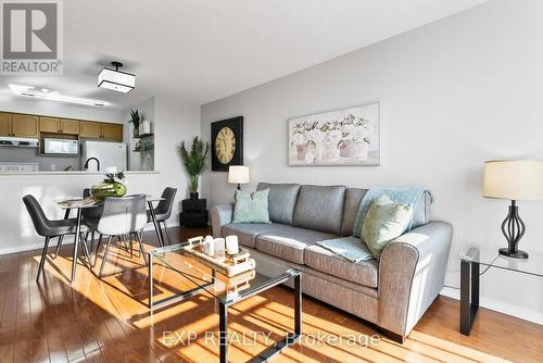 603 - 1625 Pickering Parkway, Pickering (Village East), ON - Indoor Photo Showing Living Room