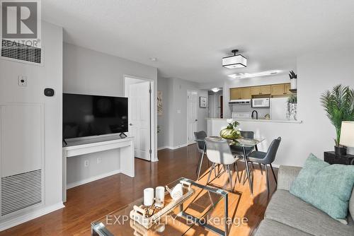 603 - 1625 Pickering Parkway, Pickering (Village East), ON - Indoor Photo Showing Living Room