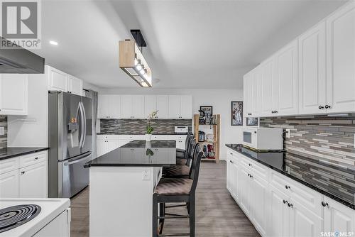 110 Shaftsbury Place, Saskatoon, SK - Indoor Photo Showing Kitchen With Stainless Steel Kitchen