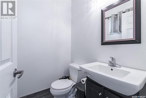 110 Shaftsbury Place, Saskatoon, SK - Indoor Photo Showing Bathroom