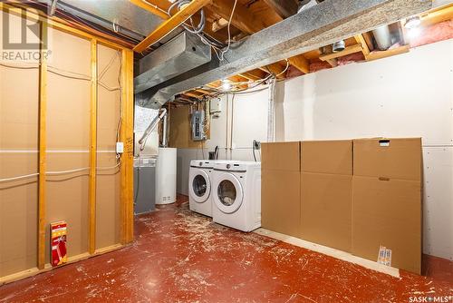 110 Shaftsbury Place, Saskatoon, SK - Indoor Photo Showing Laundry Room