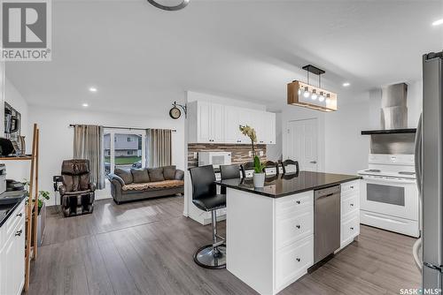 110 Shaftsbury Place, Saskatoon, SK - Indoor Photo Showing Kitchen