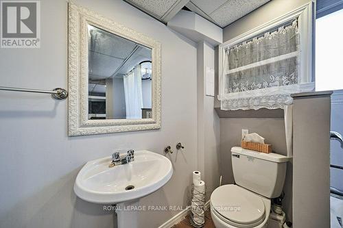 2 Maxwell Street, Kawartha Lakes (Dunsford), ON - Indoor Photo Showing Bathroom