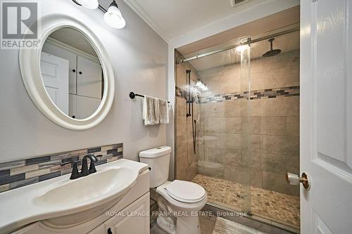 2 Maxwell Street, Kawartha Lakes (Dunsford), ON - Indoor Photo Showing Bathroom