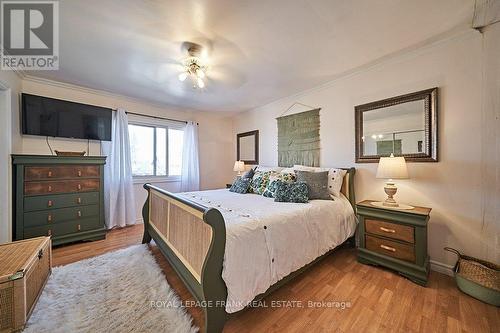 2 Maxwell Street, Kawartha Lakes (Dunsford), ON - Indoor Photo Showing Bedroom