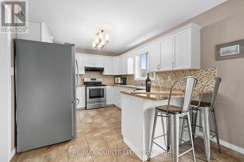 40 Oak Ridge Boulevard, Belleville, ON - Indoor Photo Showing Kitchen With Upgraded Kitchen