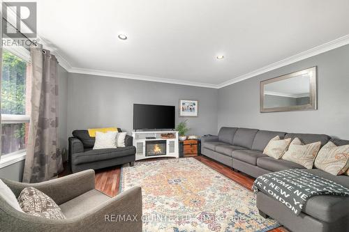 40 Oak Ridge Boulevard, Belleville, ON - Indoor Photo Showing Living Room