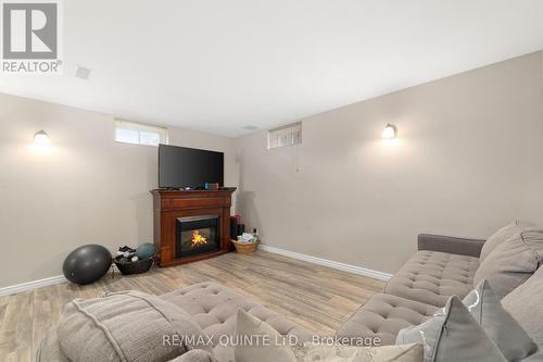 40 Oak Ridge Boulevard, Belleville, ON - Indoor With Fireplace