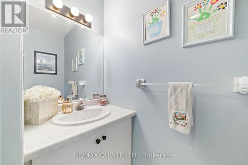 40 Oak Ridge Boulevard, Belleville, ON - Indoor Photo Showing Bathroom