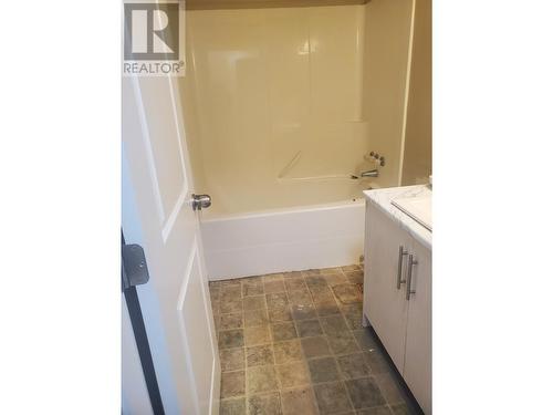 1451-1455 Milburn Avenue, Prince George, BC - Indoor Photo Showing Bathroom