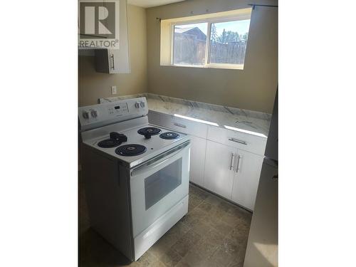 1451-1455 Milburn Avenue, Prince George, BC - Indoor Photo Showing Kitchen