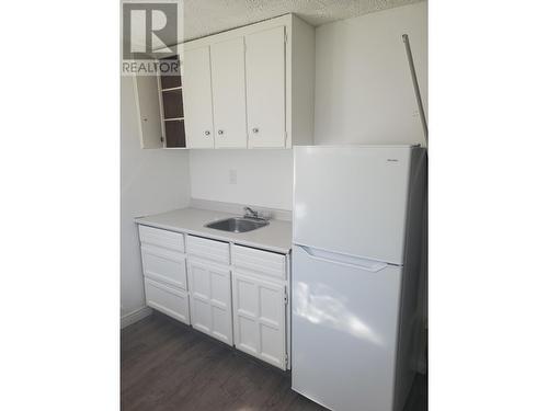 1451-1455 Milburn Avenue, Prince George, BC - Indoor Photo Showing Kitchen