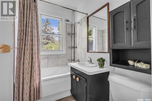 227 4Th Street E, Saskatoon, SK - Indoor Photo Showing Bathroom