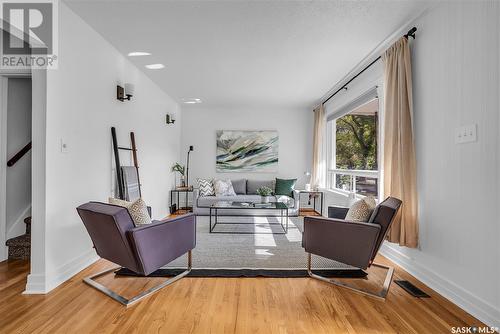 227 4Th Street E, Saskatoon, SK - Indoor Photo Showing Living Room