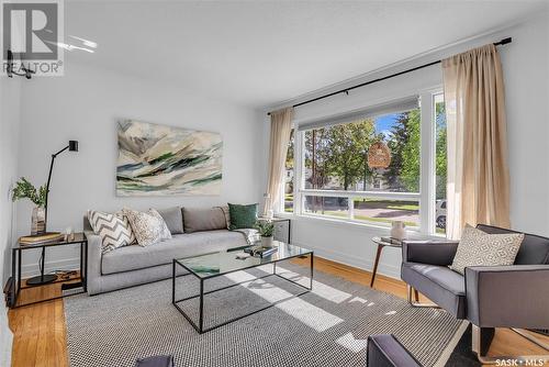 227 4Th Street E, Saskatoon, SK - Indoor Photo Showing Living Room