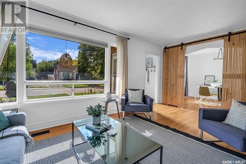 227 4Th Street E, Saskatoon, SK - Indoor Photo Showing Living Room