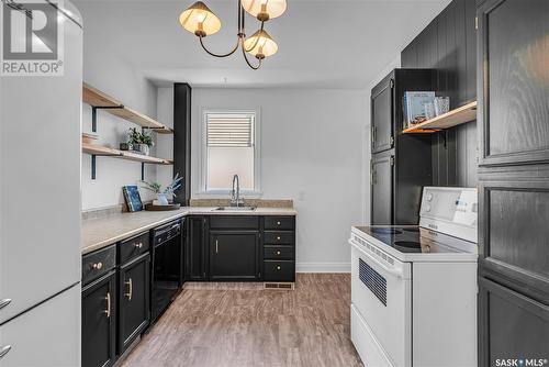 227 4Th Street E, Saskatoon, SK - Indoor Photo Showing Kitchen