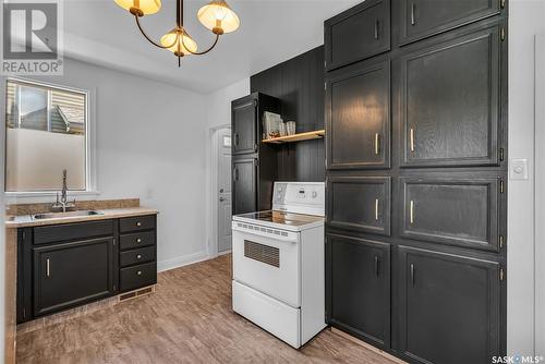 227 4Th Street E, Saskatoon, SK - Indoor Photo Showing Kitchen