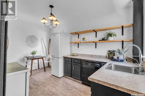 227 4Th Street E, Saskatoon, SK - Indoor Photo Showing Kitchen