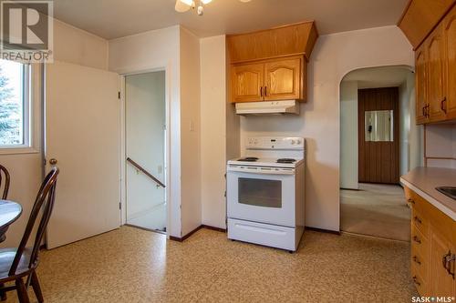 1624 C Avenue N, Saskatoon, SK - Indoor Photo Showing Kitchen