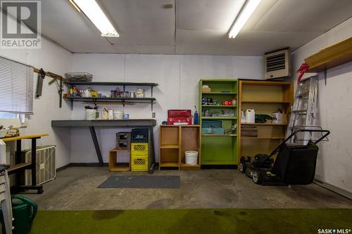 1624 C Avenue N, Saskatoon, SK - Indoor Photo Showing Garage