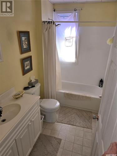 808 Railway Avenue, Markinch, SK - Indoor Photo Showing Bathroom