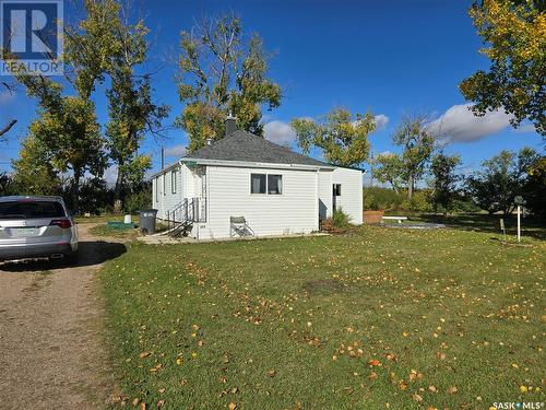 808 Railway Avenue, Markinch, SK - Outdoor