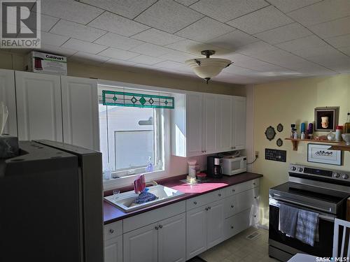 808 Railway Avenue, Markinch, SK - Indoor Photo Showing Kitchen