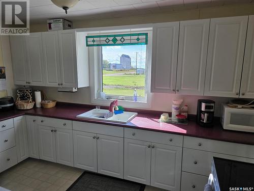 808 Railway Avenue, Markinch, SK - Indoor Photo Showing Kitchen