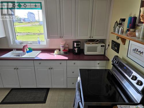 808 Railway Avenue, Markinch, SK - Indoor Photo Showing Kitchen