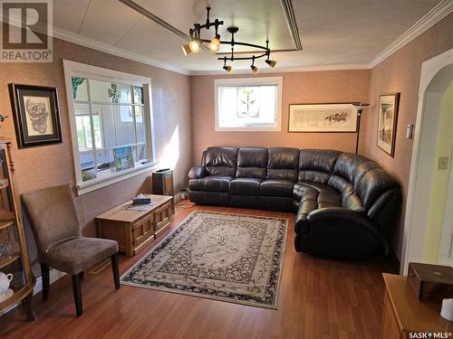 808 Railway Avenue, Markinch, SK - Indoor Photo Showing Living Room