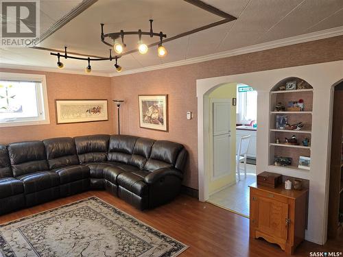 808 Railway Avenue, Markinch, SK - Indoor Photo Showing Living Room