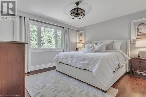 1720 Valentine Gardens, Mississauga, ON - Indoor Photo Showing Bedroom