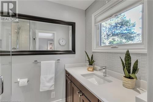 1720 Valentine Gardens, Mississauga, ON - Indoor Photo Showing Bathroom