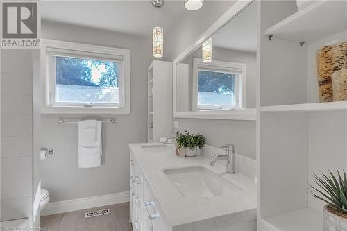 1720 Valentine Gardens, Mississauga, ON - Indoor Photo Showing Bathroom