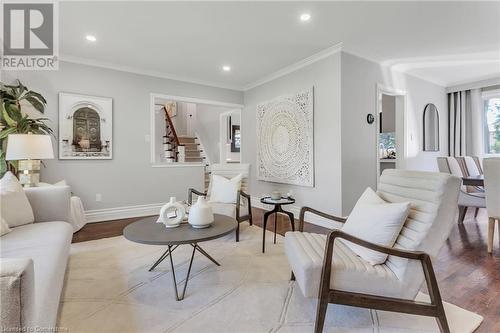 1720 Valentine Gardens, Mississauga, ON - Indoor Photo Showing Living Room