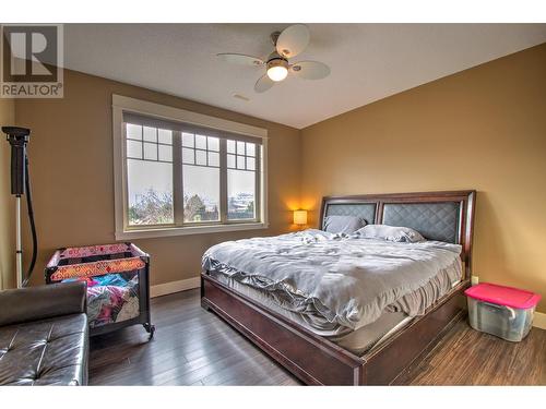 8764 Hofer Drive, Coldstream, BC - Indoor Photo Showing Bedroom