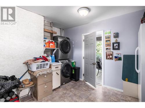 706 Renshaw Road, Kelowna, BC - Indoor Photo Showing Laundry Room