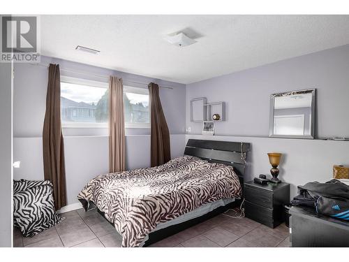 706 Renshaw Road, Kelowna, BC - Indoor Photo Showing Bedroom